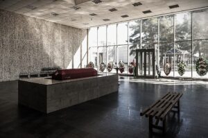 Проведение прощальной церемонии в ритуальном зале крематория