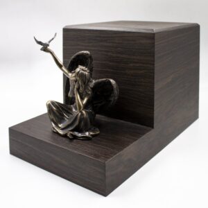 Урна для праха «Ангел с голубем»