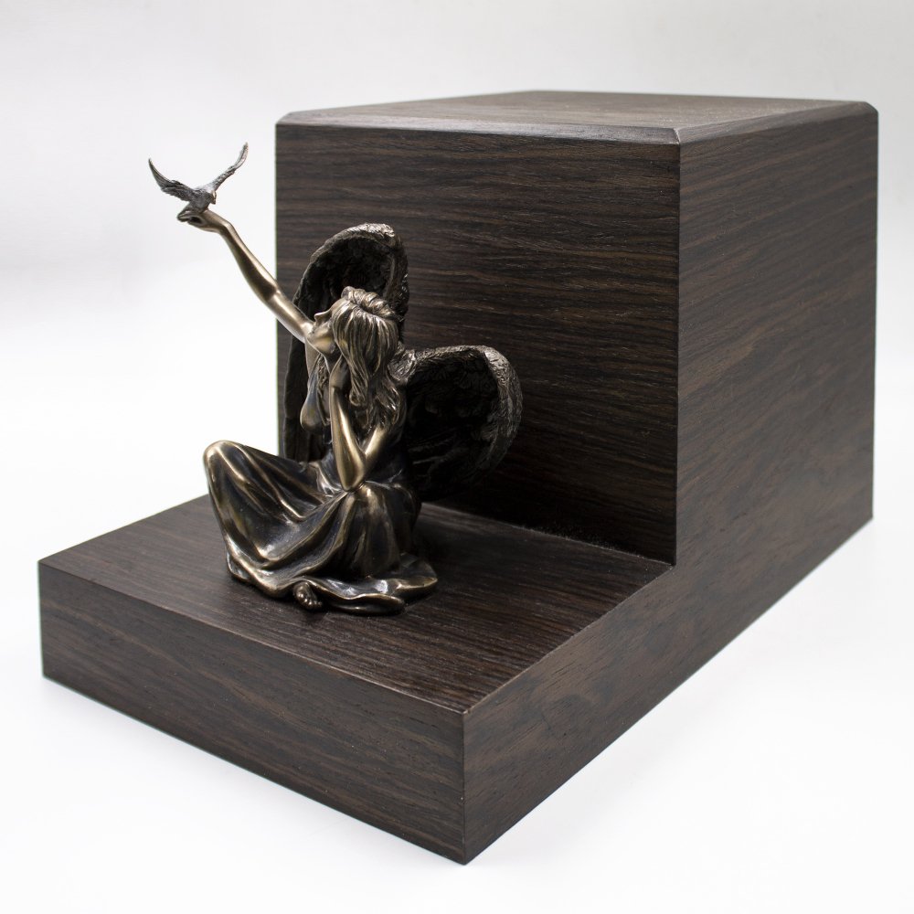 Урна для праха «Ангел с голубем»