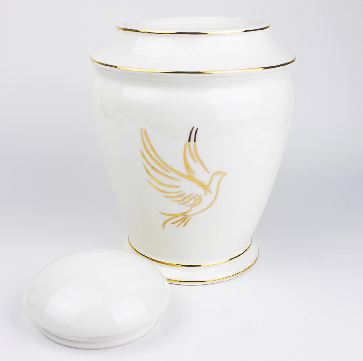 Урна фарфоровая белого цвета «Голубь»